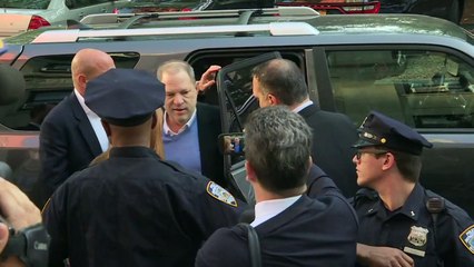 Weinstein inculpado de una violación y una agresión sexual
