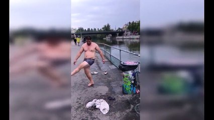 Il tente de plonger dans un fleuve en sautant d’une poubelle