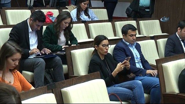 CHP Parti Sözcüsü Tezcan, Genel Başkan Yardımcısı Özkan ve Koordinatör Başdanışman Toprak Seçim Kurumsal Kimliği ile ilgili basın toplantısı düzenledi