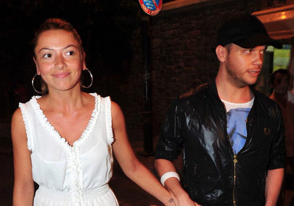 Sevgilisinden Ayrılan Sinan Akçıl Eski Aşkı Hadise'ye Laf Attı