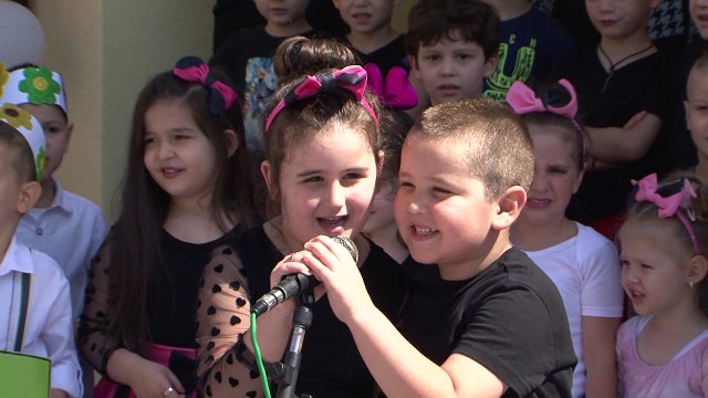Vogëlushët në Gjakovë kremtuan ditën e fëmijëve me program artistik - Lajme