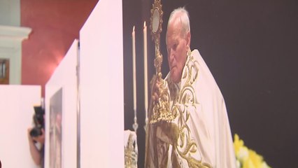 Una exposición recuerda los 25 años de la visita "histórica" de Juan Pablo II a Sevilla