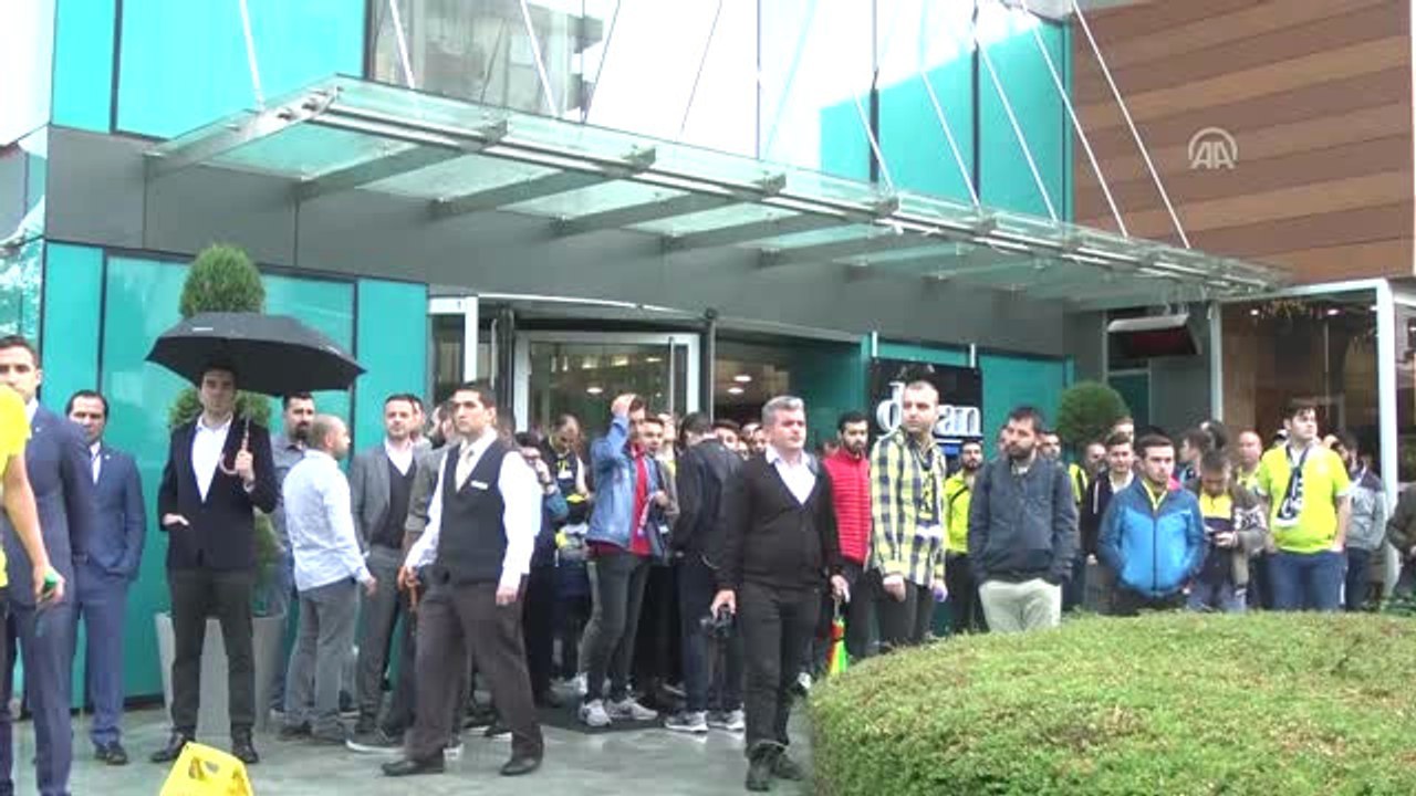 Fenerbahçe'nin Başkan Adayı Ali Koç Kongre Üyeleriyle Bir Araya Geldi