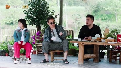 《向往的生活2》第五期 独家彩蛋cut：惊呆了！赵宝刚破天荒参加真人秀 只为见偶像何炅 彭昱畅？刘宪华制作“掉草人”笑哭众人 Back to Field S02
