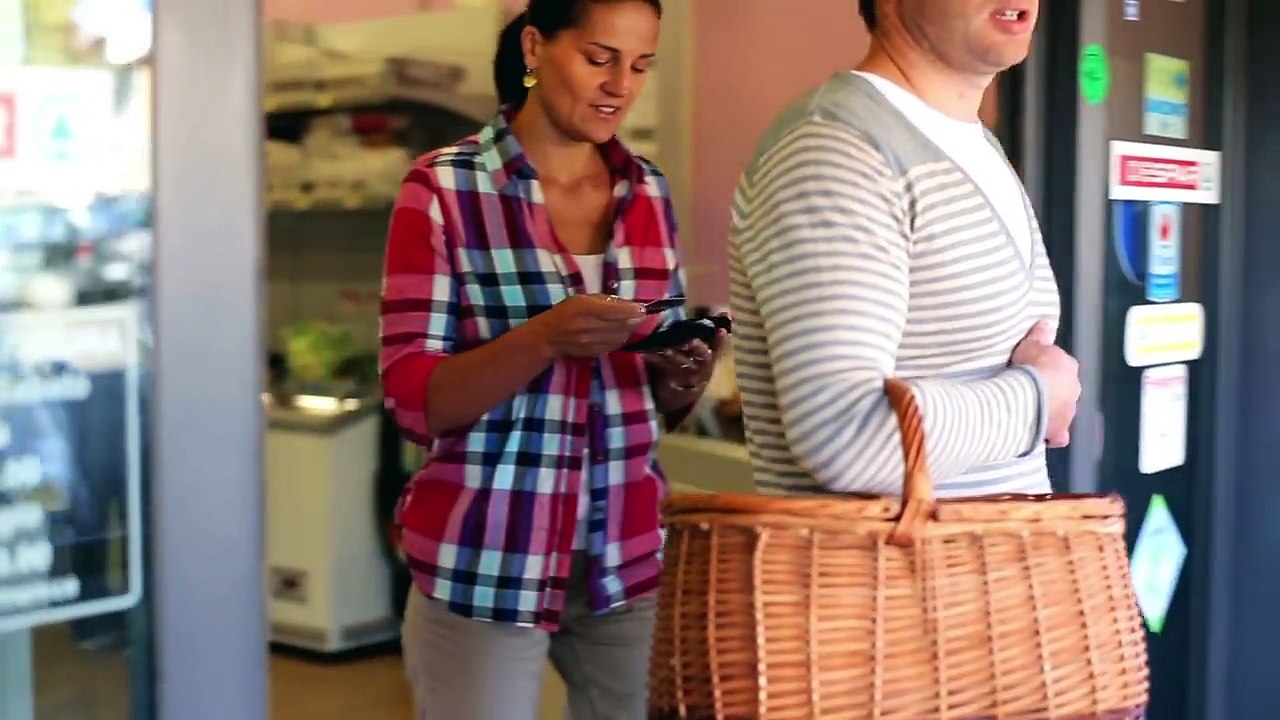 Das passiert, wenn du deine Füße in Alufolie einwickelst!