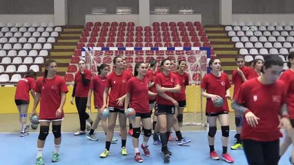 Hentbolda kadın milliler hazırlıklarını sürdürüyor - AMASYA
