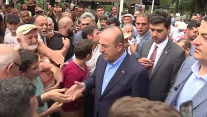 Dışişleri Bakanı Çavuşoğlu, Esnafları Ziyaret Etti