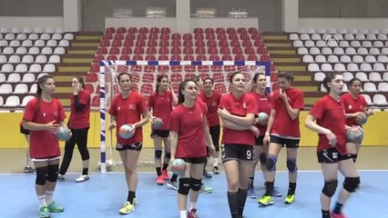 Hentbolda Kadın Milliler Hazırlıklarını Sürdürüyor
