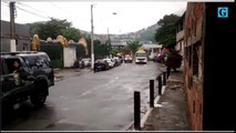 Caminhão sendo escoltado por polícia