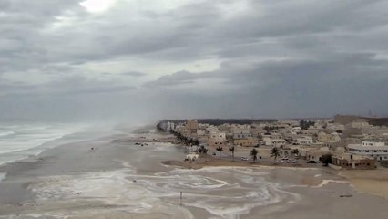 عُمان تصدر التحذير الخامس للسكان بشأن الإعصار "مكونو"