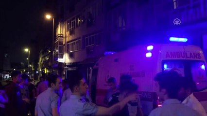Kadıköy'de Bıçaklı Kavga: 2 Yaralı
