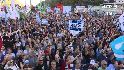 Multitudinaria marcha rechaza acuerdo con el FMI en Argentina
