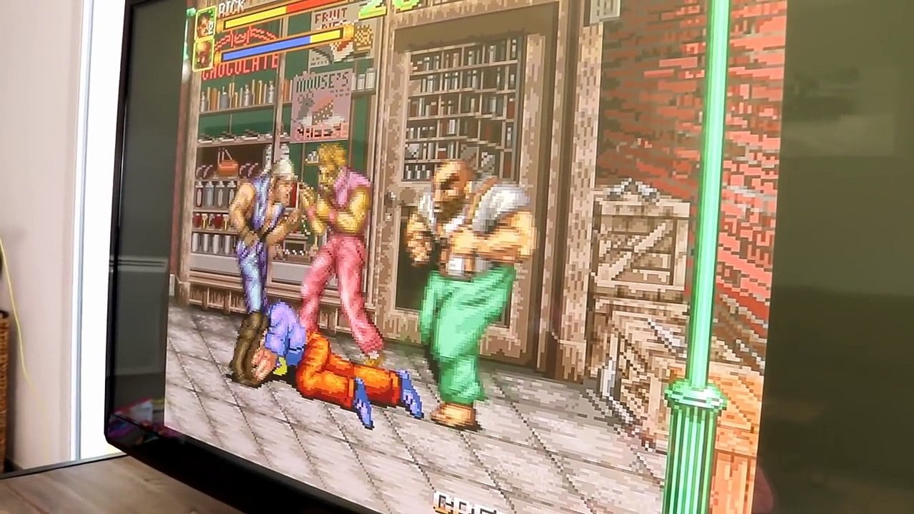 MAGIC PRANK ! Transformatrion d'objets en chocolat - La manette de jeu ! Tour de magie.