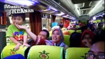 Buat Satu Bus Tertawa Pengamen Kreatif Ini Ciptakan Lirik Yg Lucu