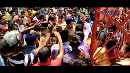 മുസ്ലിം യുവാവിനെ കൊല്ലാൻ ശ്രമിച്ചപ്പോൾ രക്ഷകനായെത്തി പോലീസ് ഓഫീസർ