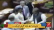 See How PM Shahid Khaqan Abbasi Shakes Hand With Imran Khan in Assembly