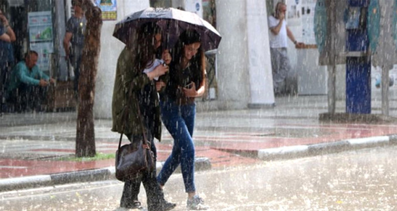 Meteoroloji Uyardı! İstanbul'a Bugün Sağanak Yağış Geliyor
