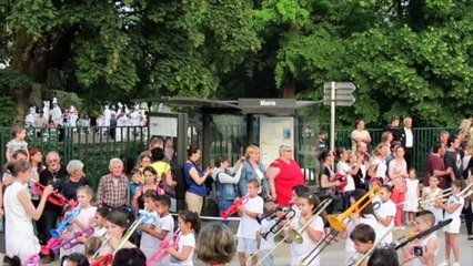 Voiron : 2 000 personnes ont défilé pour la Biennale tous créateurs