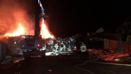 Incendie d'une entreprise de recyclage de ferraille à Auvelais