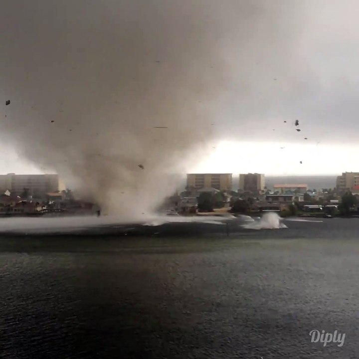Il filme une tornade d'eau à quelques metres de chez lui... Incroyable