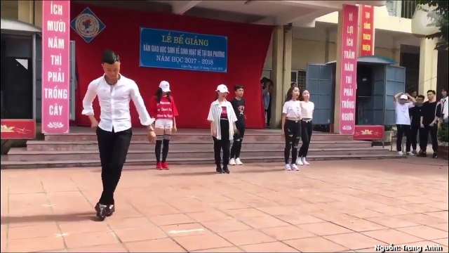 Cận cảnh vẻ điển trai, Body 6 múi của thầy giáo cover Kpop gây sốt MXH