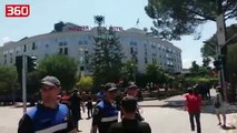 Shënohet incidenti i parë në protestë, gruaja largohet me policë (360video)