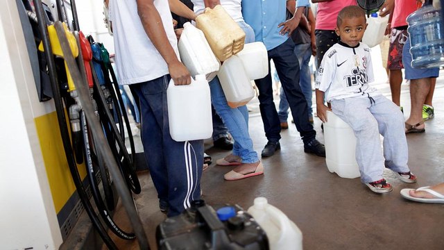 Kein Sprit, kaum Lebensmittel: Proteste der LKW-Fahrer legen Brasilien lahm