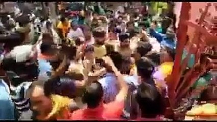 ہندو انتہاپسندوں سے مسلمان لڑکے کی جان بچانے والے سکھ پولیس آفیسر کی ویڈیو وائرل