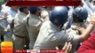 कांग्रेस नेताओं का लखनऊ में बैलगाड़ी पर बैठकर प्रदर्शन, लाठीचार्ज, गिरफ्तारी