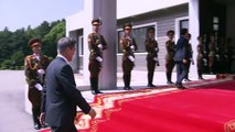 Líderes coreanos se reúnem de surpresa