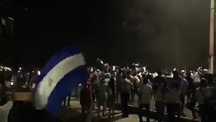 Esta fue la arbolata número 25 que cayó esta noche en Managua. También estaba ubicada en el sector del Estadio Nacional de Beisbol >>