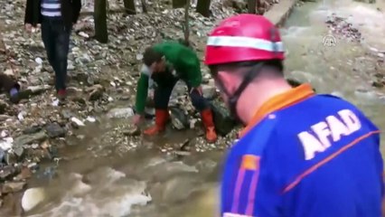 Sel nedeniyle mahsur kalan yaşlı adam kurtarıldı - BURSA