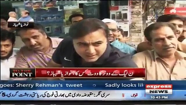 Inho Ne Kia Kya Hai? Sirf Corruption, Corruption Aur Corruption- A Young Man Thrashes Nawaz Sharif