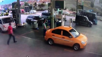 Karşı şeride geçen otomobil kamyonete çarptı: 7 yaralı