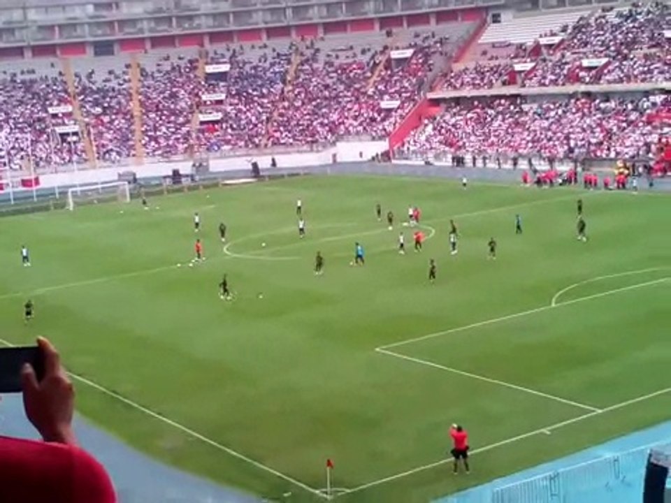 El entrenamiento de Perú aen el estadio nacional / Peru's training at the national stadium