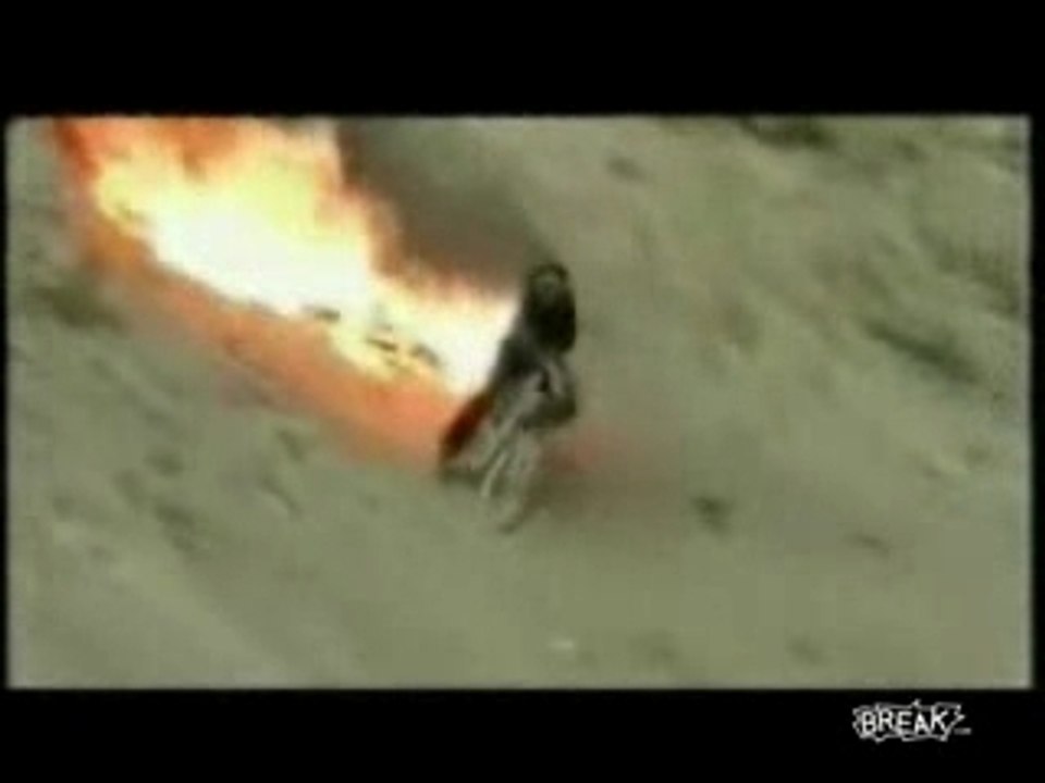 Régis Fait Du Vélo En Feu