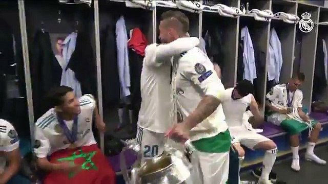 La celebración de los jugadores del Real Madrid en el vestuario tras ganar La Decimotercera