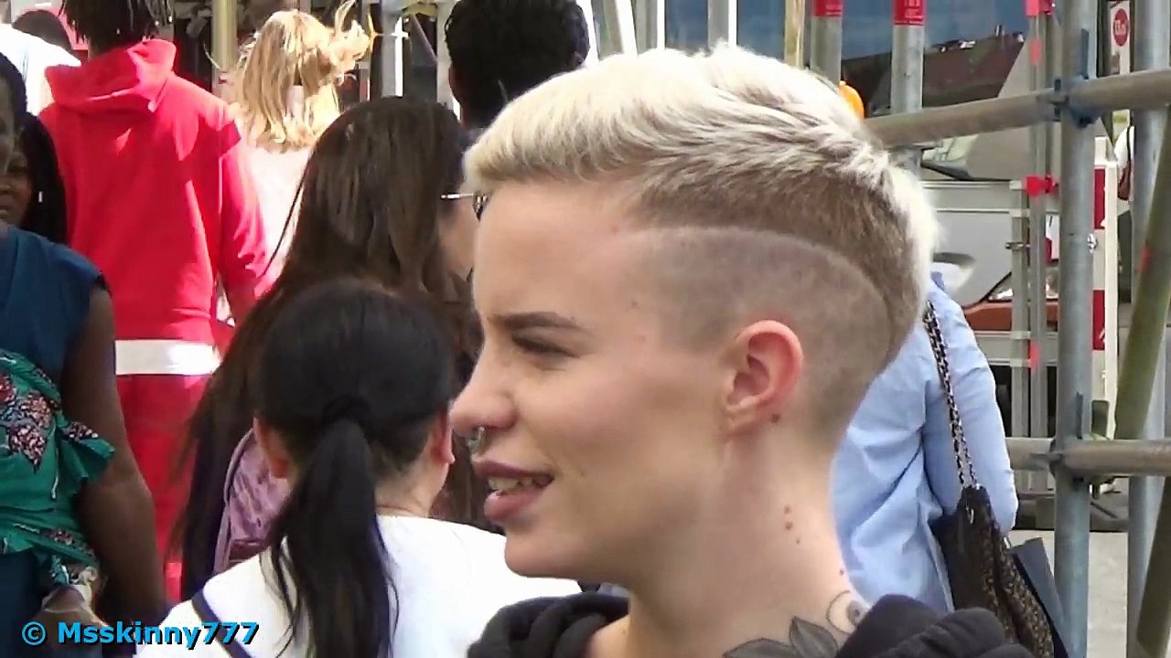 Barbershop art skinfade girl