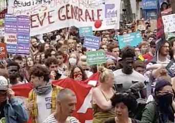 Tens of Thousands of Protesters Rally Against Macron's Government in Paris