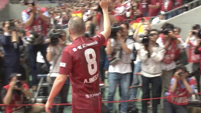 Fans Menyambut Rekrutan Baru Vissel Kobe, Andres Iniesta
