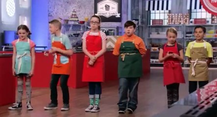 Kids Sweets Showdown S01  E03 Santa E press - Part 01