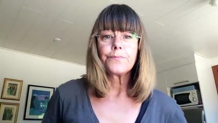 Ex British police officer reacts to Tommy Robinson arrest and prison sentence