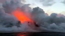 Deadly white clouds of acid and fine shards of glass rise into the sky over #Hawaii on May 21 as lava from the Kilauea volcano flows into the ocean. Hawaii's Ci