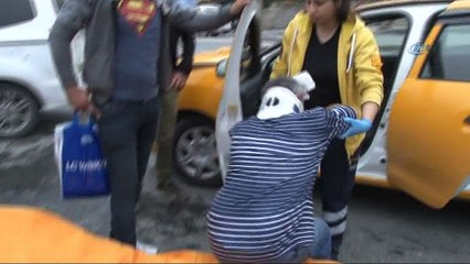 Şişli’de hafif ticari araçla taksi çarpıştı: 1 yaralı