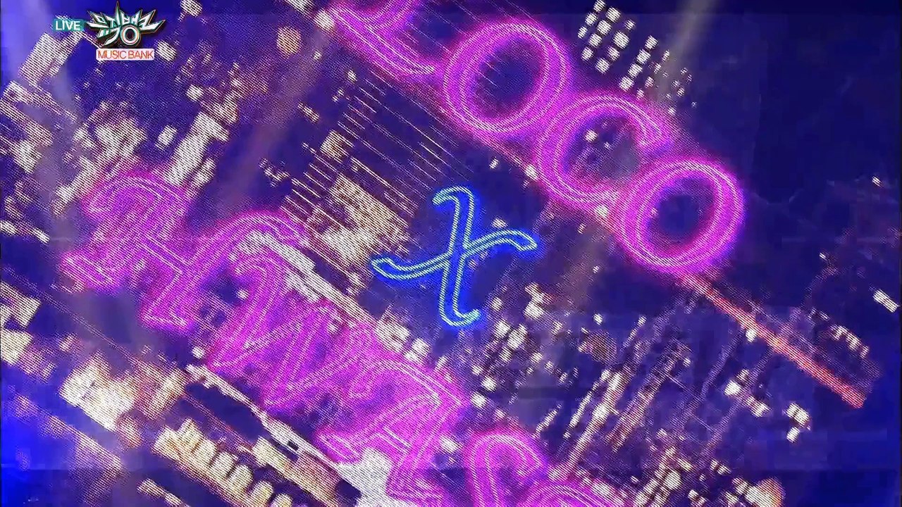 Loco and Hwasa Don't Give It To Me 주지마 LOCO - HWASA DON'T GIVE IT TO ME (주지마) HWASA ft. LOCO