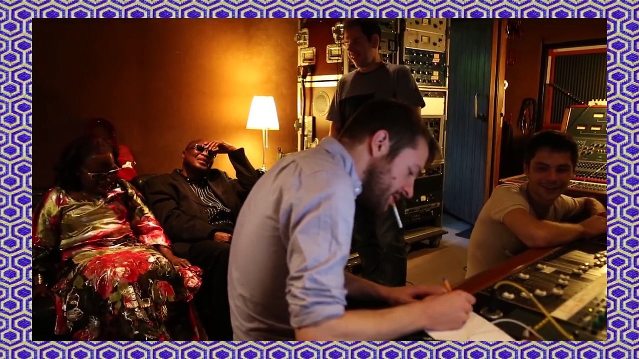    Retour en images sur l'enregistrement et l'histoire de notre dernier album : De 'Bofou Safou' à 'La Confusion' en passant par 'Femmes du Monde'. Redécouvre