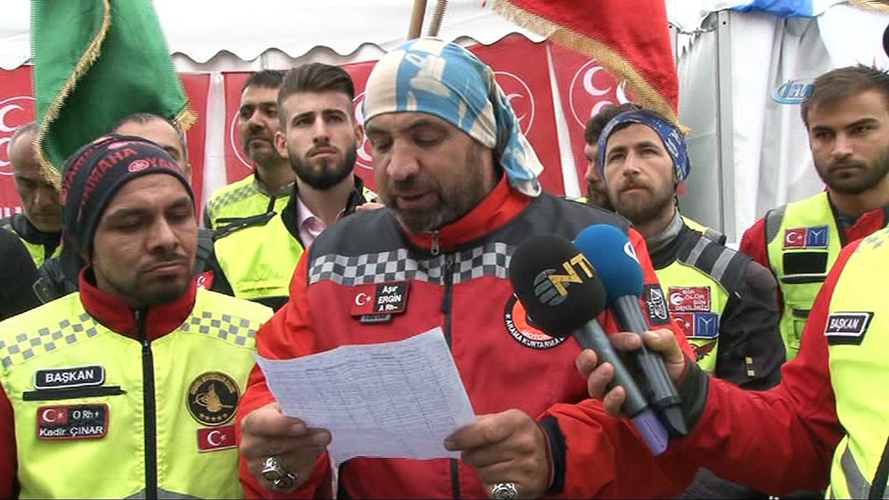 Motosiklet tutkunları İstanbul’un fethinin 565’inci yıl dönümünde Fatih Sultan Mehmet Han’ın kabrini ziyaret etti