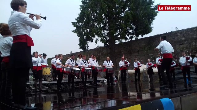 Quimper. Gouel Sonerion Penn ar bed. Des bagadoù « tout temps »