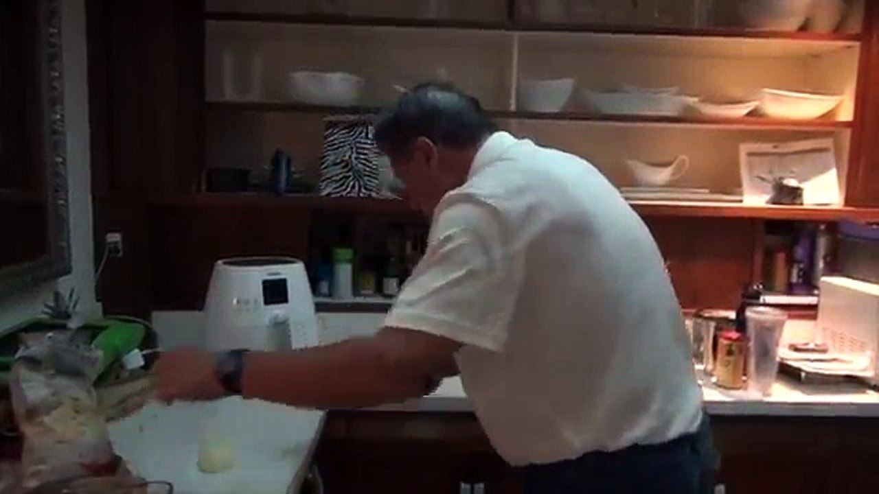 Phillips vs Black and Decker Airfryer video Dailymotion