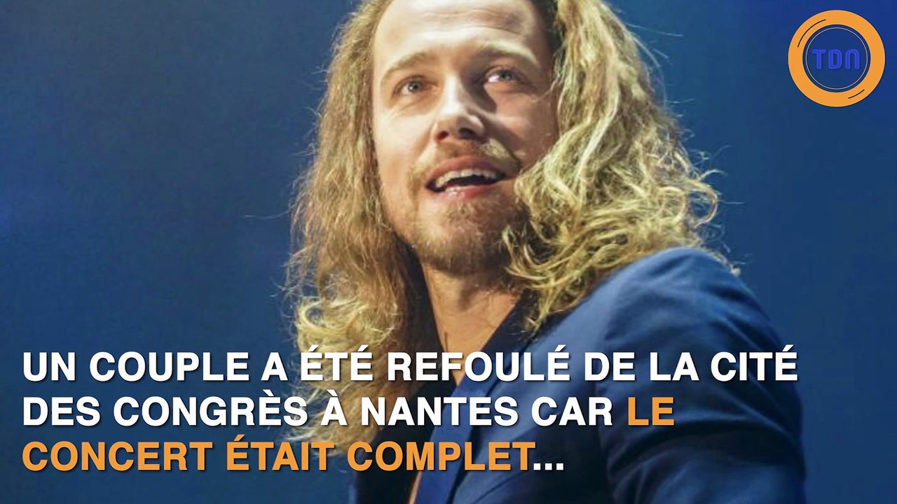 Julien Doré offre des places de concert à des fans